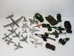 Lot de 25 pièces dont 14 avions métalliques (dont Solido,...