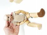 Une poupée à tête de porcelaine, H : 31 cm,...