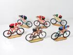 6 cyclistes dont 5 Pierre ROGER en zamac et 1...