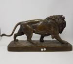 Louis VIDAL (d'après) - "Lion passant" - bronze à patine...