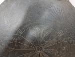 Un cadran solaire octogonal en ardoise - gravé à décor...