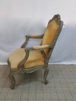Un fauteuil en bois mouluré, sculpté et peint de rocailles,...