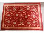 Un tapis ZIGGLER - sur fond rouge framboise aux motifs...