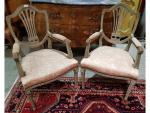 Une paire de fauteuils en bois peint - dossier ajouré...