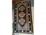 Un tapis traditionnel en laine - TIBET - motif "paoutou"...
