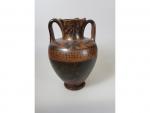 Un vase en poterie dans le goût de l'Antique -...