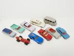 10 modèles anciens 1/43ème dont : 8 DINKY TOYS (Simca...