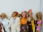 Un lot de 8 poupées mannequin dont 7 BARBIE et...