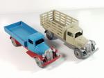 DINKY FRANCE, 2 camions avant-guerre dont :ref 25f maraicher greige...