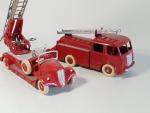DINKY FRANCE, 2 modèles pompiers :ref 32D Delahaye grande échelle...