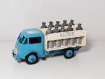 DINKY FRANCE ref 25o camion laitier Ford NESTLE (ensemble cabine-chassis...