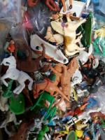 Important lot de figurines plastique dont : Britains, Starlux, Elastolin,...