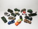 15 véhicules militaires : DINKY FRANCE Berliet dépannage B (manques),...
