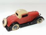 TOOTSIETOY (USA, années 30) Graham coupé rouge corail/toit beige/chassis noir...