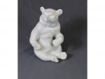 Un ours en porcelaine blanche - époque XXème - H...
