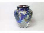 NOVARO - un vase en verre doublé polychrome à inclusions...