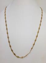 Une chaine en or maille filigranée - Long : 60cm...
