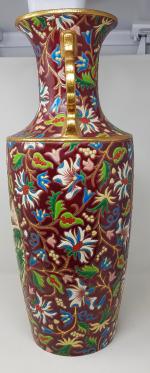 LONGWY - un vase émaillé à décor floral sur fond...