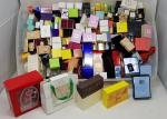 Un très important lot de miniatures de parfum - diverses...
