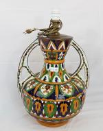 Une lampe en céramique émaillée polychrome - Afrique du Nord...