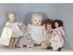 5 petites poupées anciennes dont une en cire