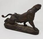 Charles VALTON (1851-1918) - " Lionne blessée" - bronze à...