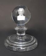 "Buste de Voltaire" - sulfure sur piédouche en verre -...