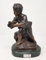 Auguste MOREAU - "Enfant tenant des fleurs" - bronze à...