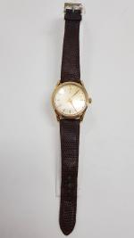 ZENITH : une montre pour homme en acier plaqué or...