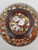 GERBINO (père) - Un vase boule en poterie vernissée à...
