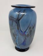 Robert PIERINI (1950) - Un vase en verre polychrome à...
