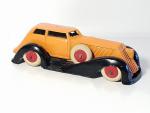 MANOIL (USA, v.1937) coupé futuriste orange/noir à phare central, L :...