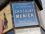 Un distributeur de chocolat Menier, type colonne Morris (dessin de...