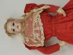 Une poupée parisienne attribuée à JUMEAU, corps en cuir, tête...