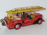 JOUSTRA (Strasbourg, 1951) camion de pompiers en tôle lithographiée, L...