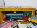 5 jouets : une locomotive Pacifique Express, L : 32cm...