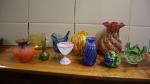 *Lot de vases décoratifs en verre coloré