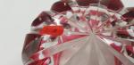 *SAINT-LOUIS - Un cendrier en cristal taillé rouge et blanc...