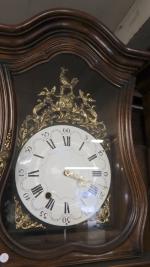 * Une horloge de parquet style Louis XV - H....