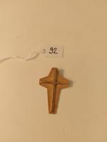 Pendentif croix, bélière cassée or 18 carats poids 3,9g