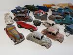 DINKY TOYS et divers : 12 modèles 1935-1950 en épaves...