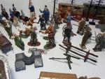 Lot de figurines militaires (35 pièces plomb, 10 cavaliers aluminium,...