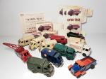 12 camions dont : TRIX (France, vers 1950) , 9...