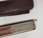 Un harmonica de marque HOHNER Chromanica 64 - à 12...