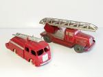 2 camions de pompiers dont :Dinky France réf 32E Berliet...