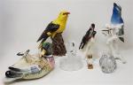 Une collection d'oiseaux en verre et céramique - H: 25.7cm...