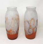 NOVERDI - une paire de vases en verre polychrome orange...