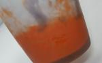 NOVERDI - une paire de vases en verre polychrome orange...