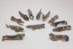 Un lot de douze porte-couteaux animaliers en métal argenté -...
