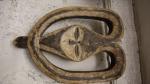 Un masque Kwele en bois sculpté polychrome - Gabon -...